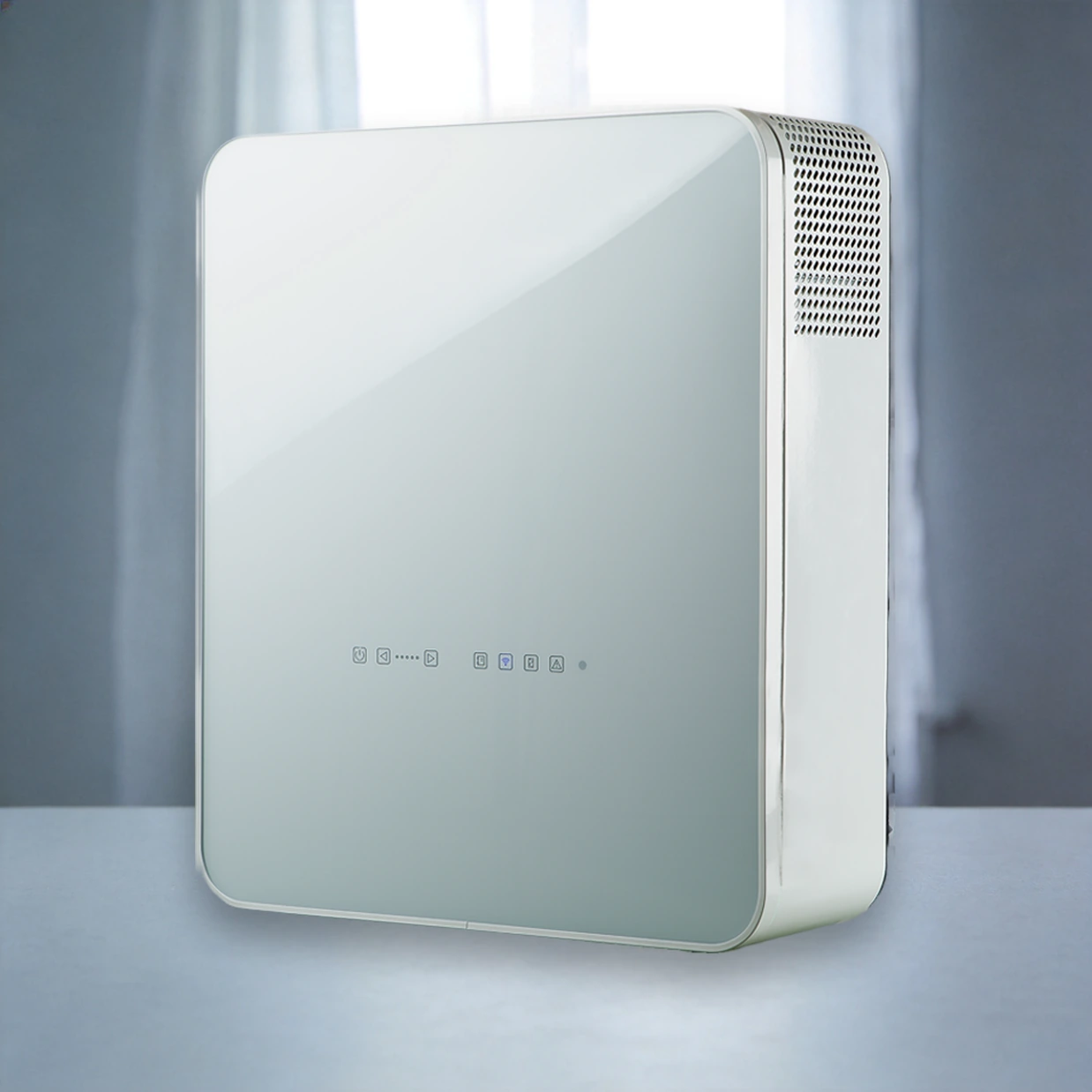Рекуператор Vents (Вентс) Мікра 100 Е WiFi Рекуператор Vents (Вентс) Мікра 100 Е WiFi на стіні кімнати